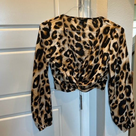Forever 21 Women's Leopard Crop top - Picture 1 of 1